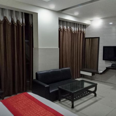 Vivah Residency Hotel Ню Делхи Екстериор снимка