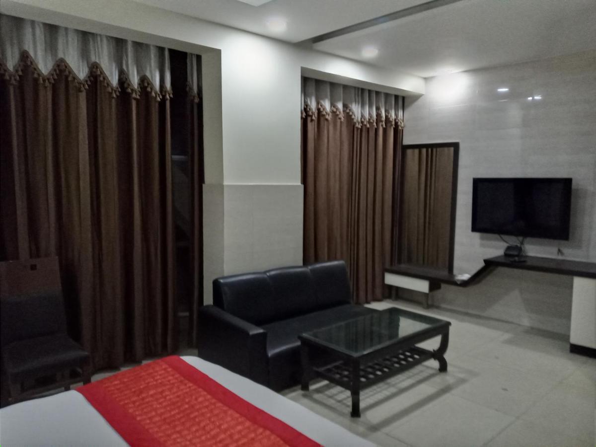 Vivah Residency Hotel Ню Делхи Екстериор снимка